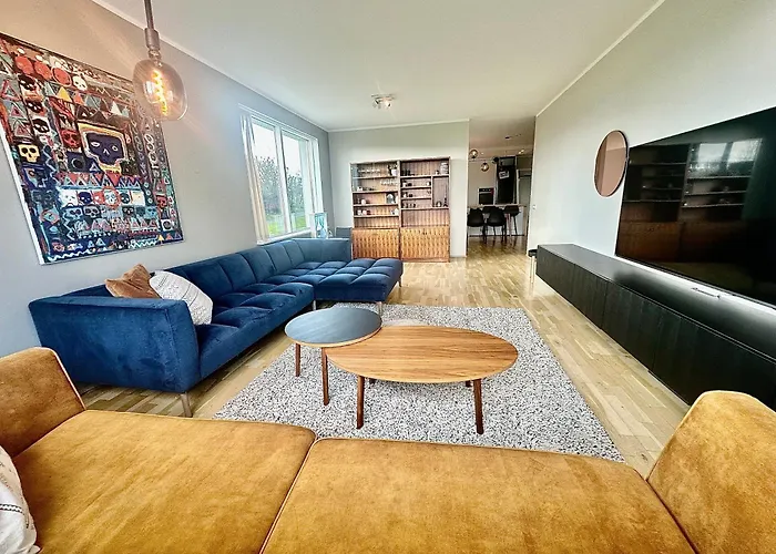 Spacious Home In The Suburbs