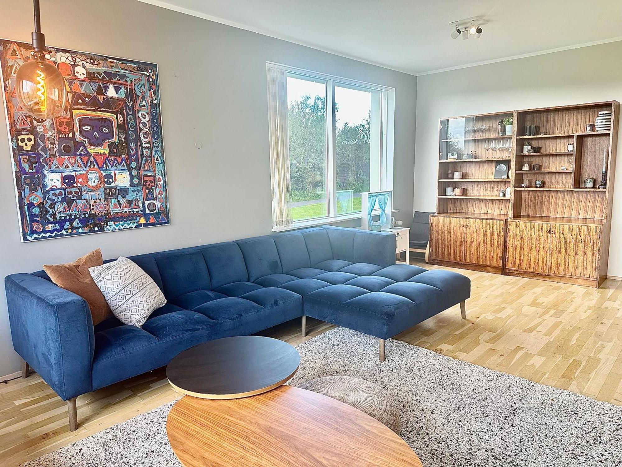 Spacious In The Suburbs Apartment